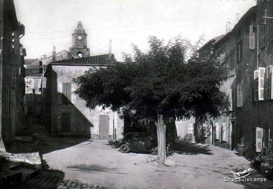 83 Saint Tropez Place des Remparts.jpg